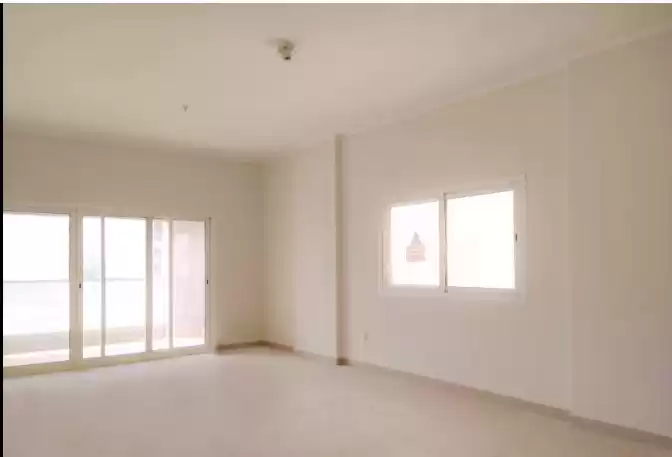 Жилой Готовая недвижимость 2 спальни Н/Ф Квартира  продается в Аль-Садд , Доха #7356 - 1  image 